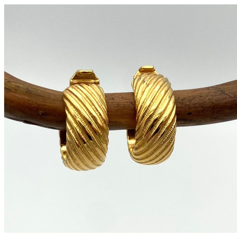 Vintage Monet Wide Hoop Clip On Earrings Gold Tone Ribbed Signed